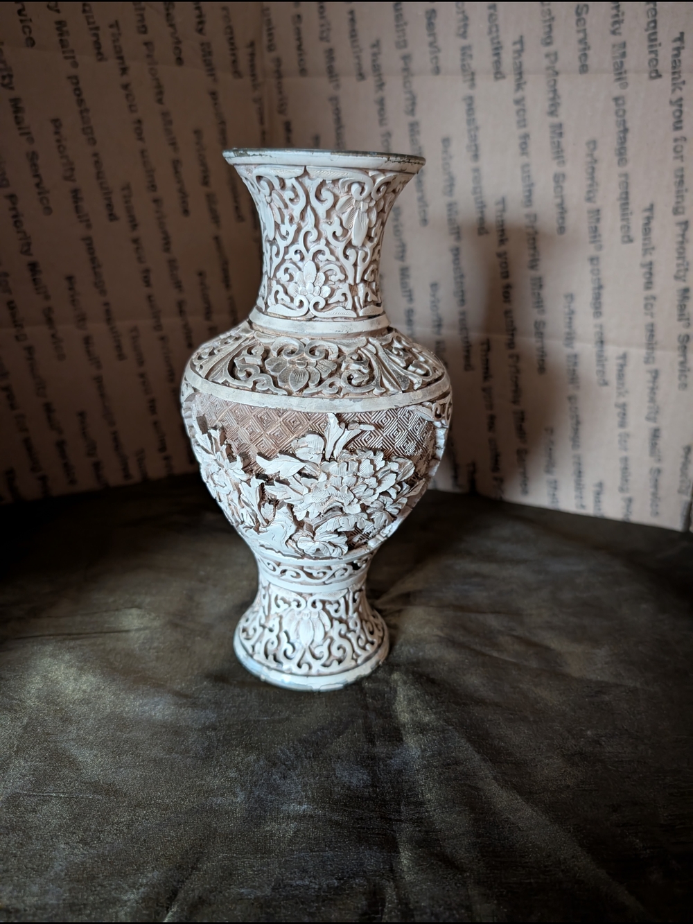 Beautiful Ivory Dynasty vase. Carved over brass Asian - Picture 4 of 4